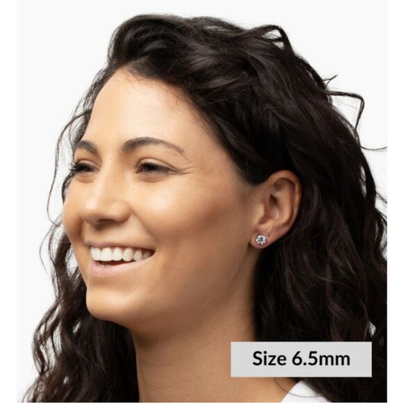 2CT VVS1 Moissanite Luxury Stud Earrings Unisex - Picture 5 of 6